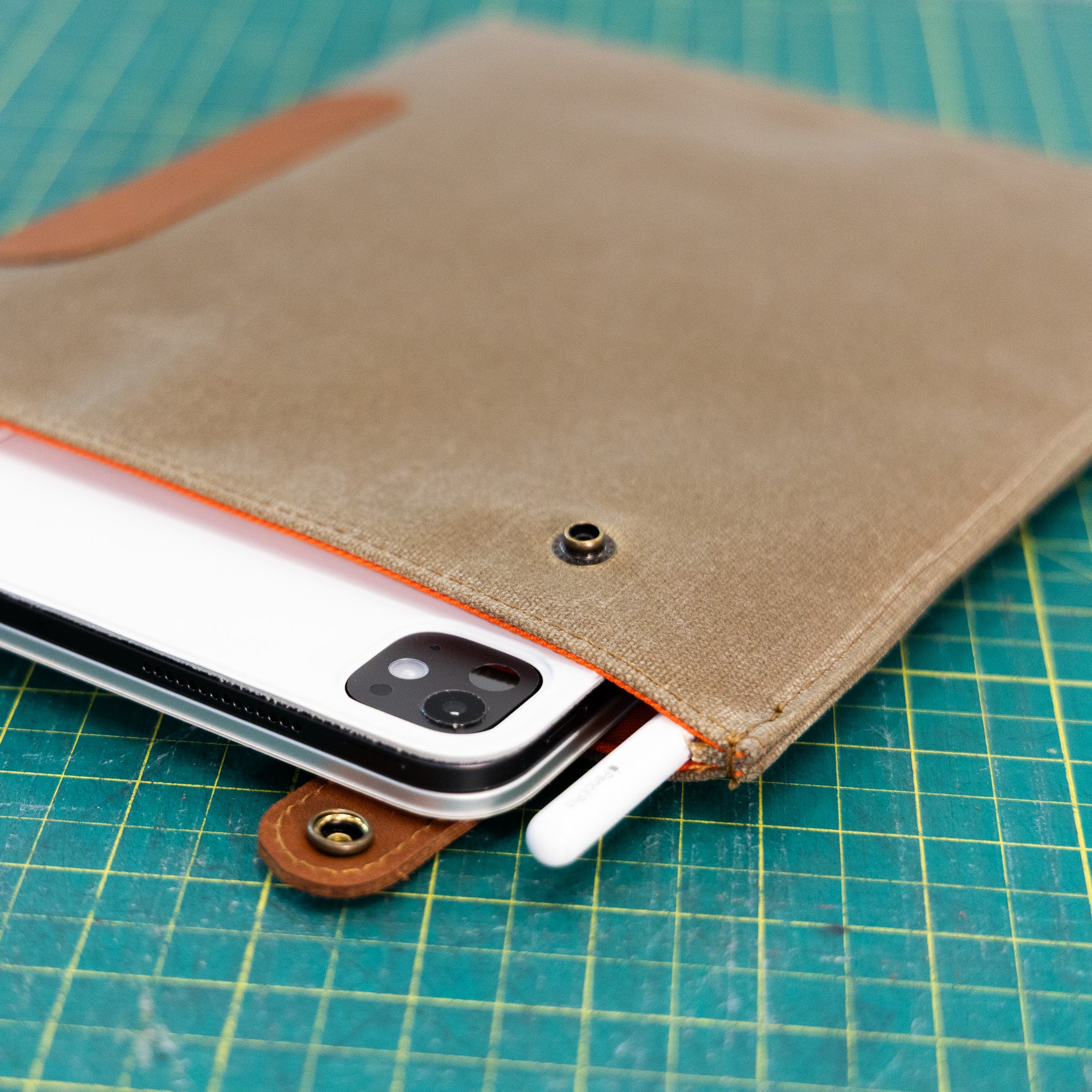 Magic Keyboard Durable Sleeve — Waxed Canvas – DODOcase