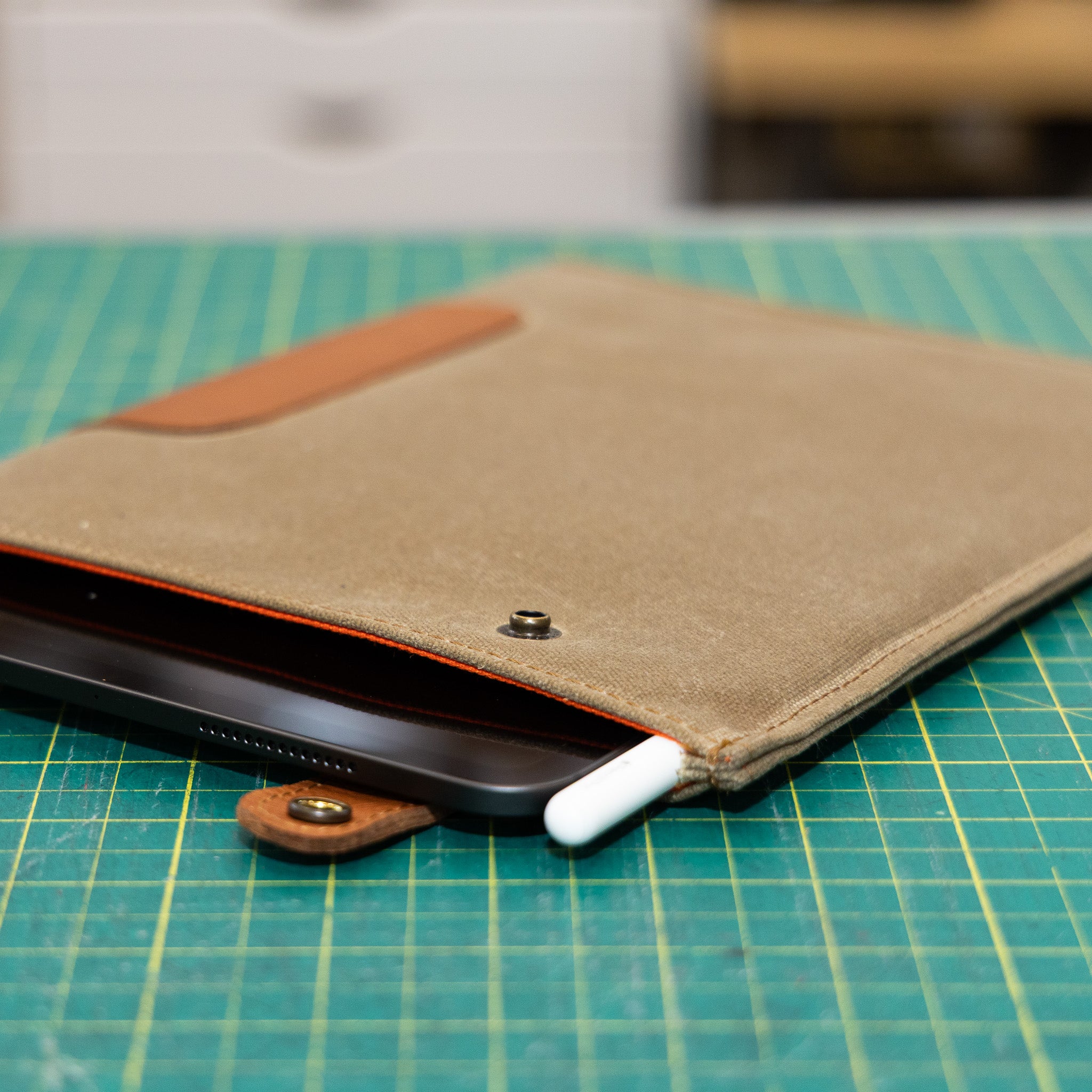 Durable iPad Sleeve — Waxed Canvas & Leather – DODOcase